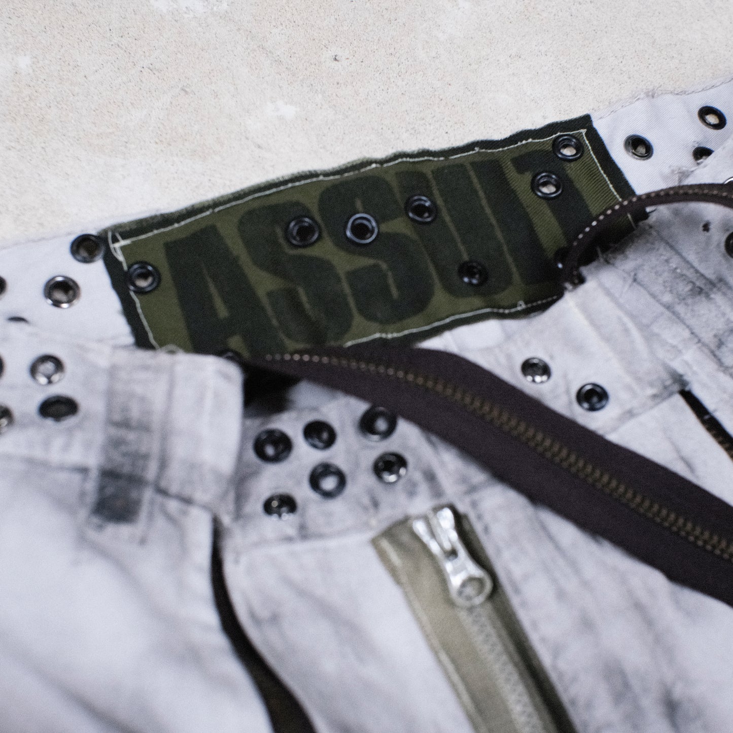 DISTRESSED ZIPPER TROUSERS